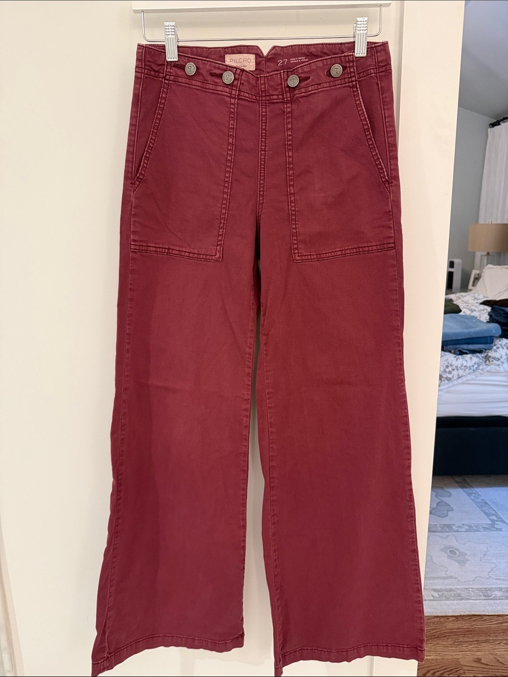 Pilcro Wonen’s Wide-Leg Cargo Pants in Wine Size 27